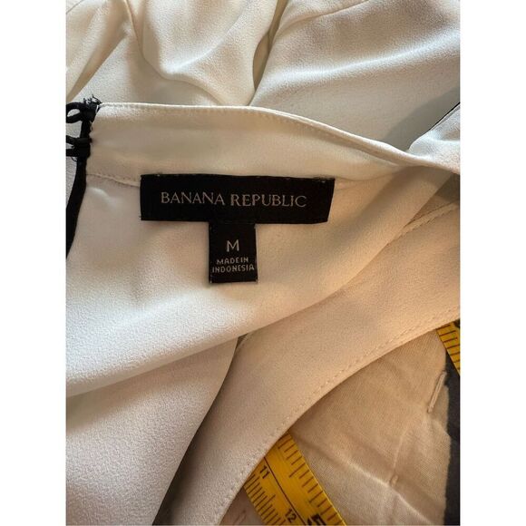 Banana Republic size medium white blouse with flounce sleeve and black piping - Picture 3 of 3
